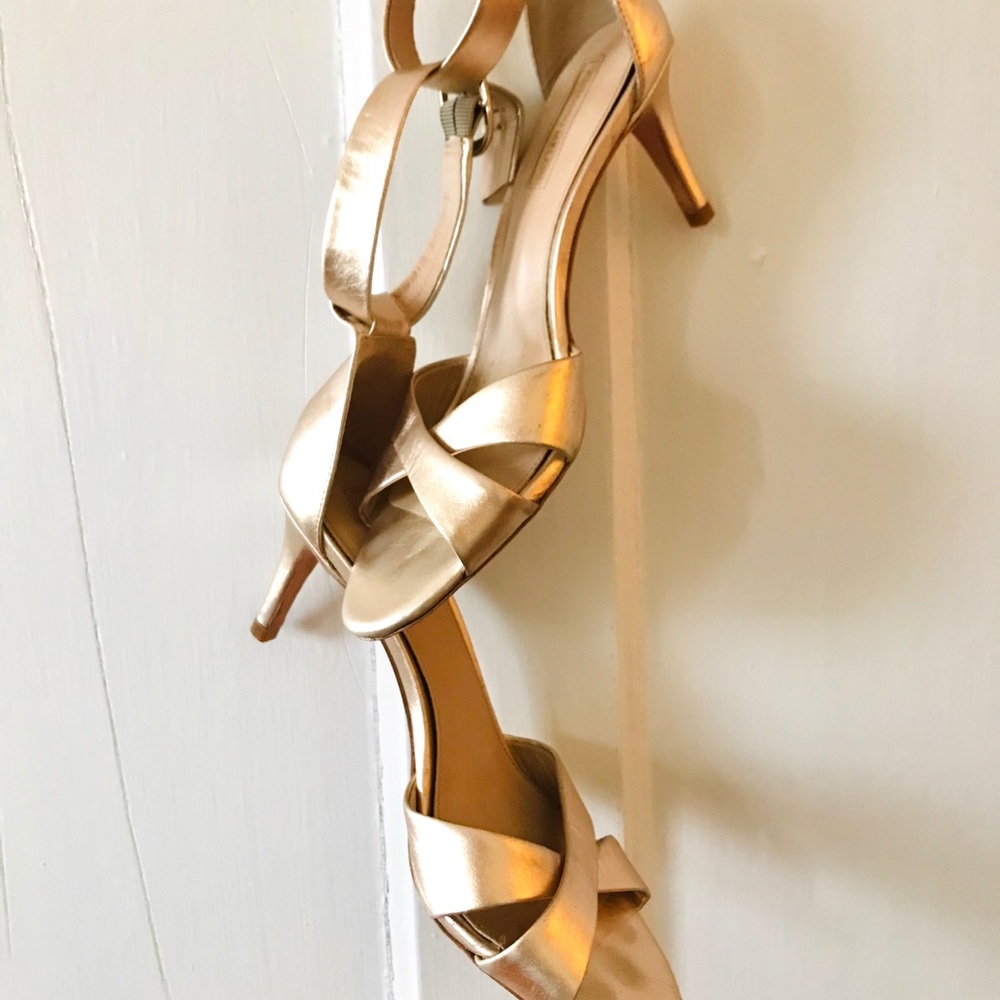 Gold silhouette heel